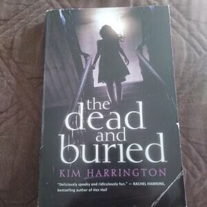 Book The dead and buried Kim Harrington Scholastic PB